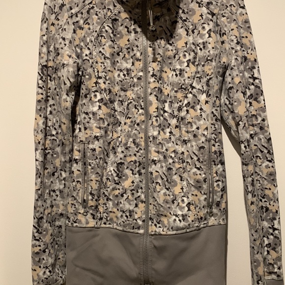 Lululemon sweater - Picture 3 of 12